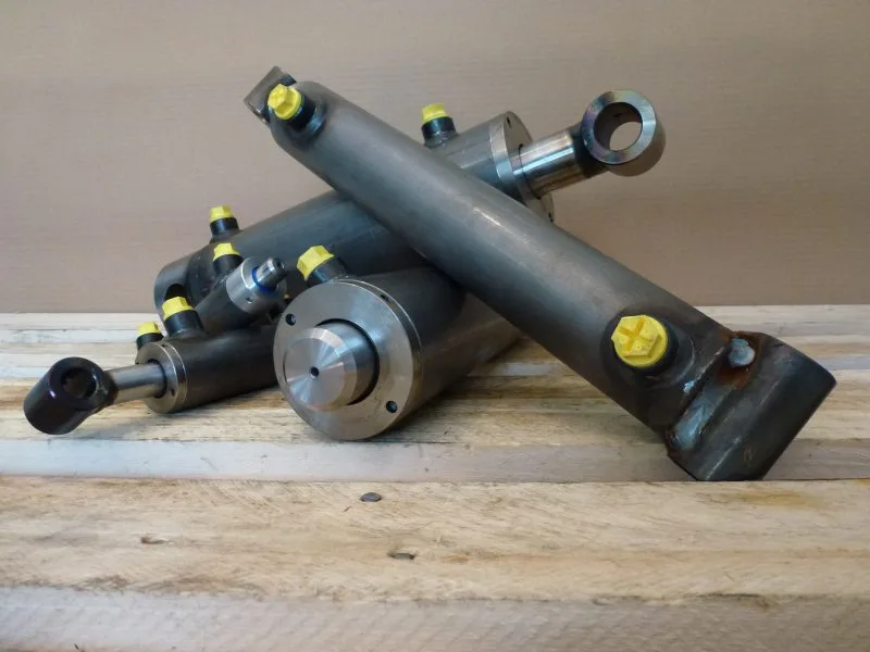 Vérin hydraulique double effet